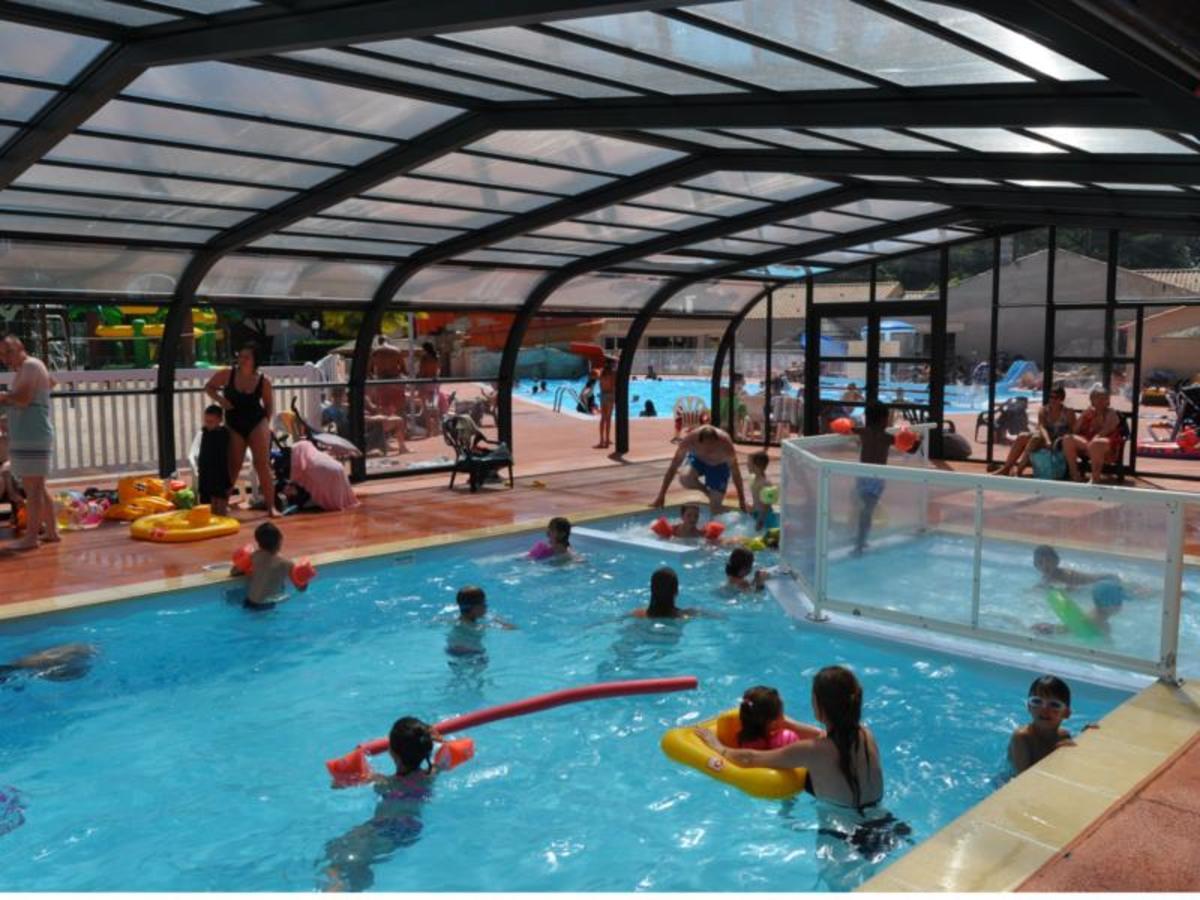 Dans Un Club De Vacances En Juillet Sur 240 Clients