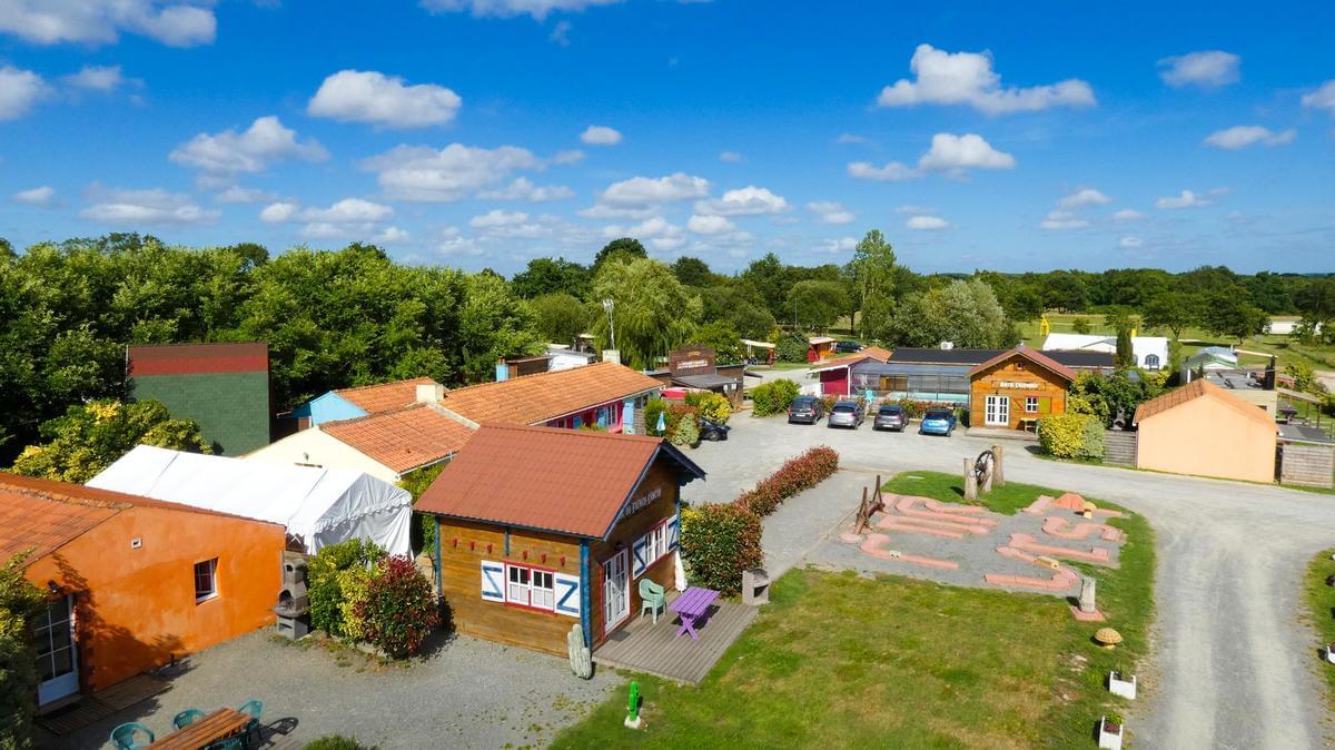Camping Les P'tites Maisons dans la Prairie - Photo 1