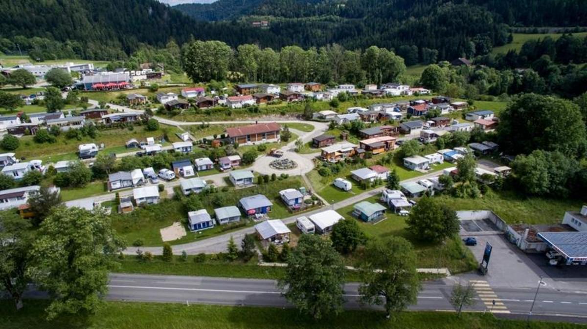 Camping Lac des Brenets - Photo 1