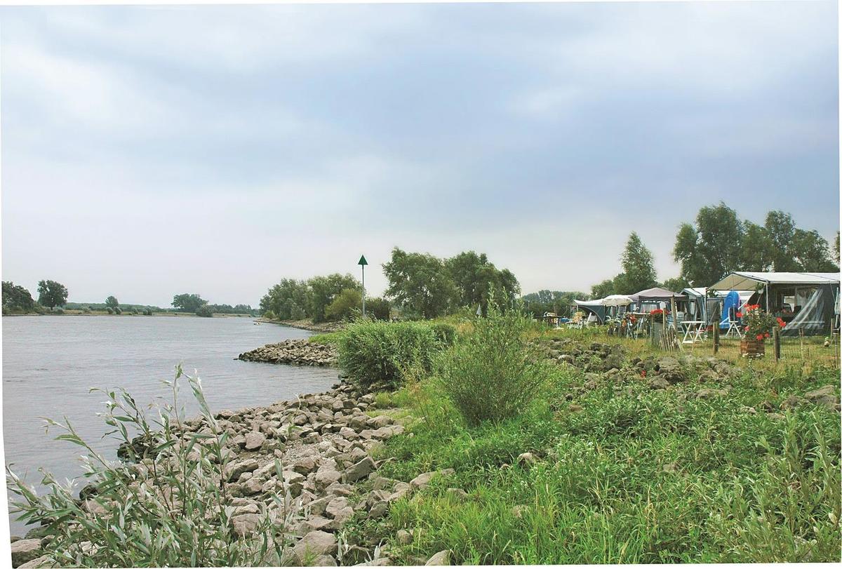 Recreatiepark en Jachthaven De Scherpenhof - Photo 2