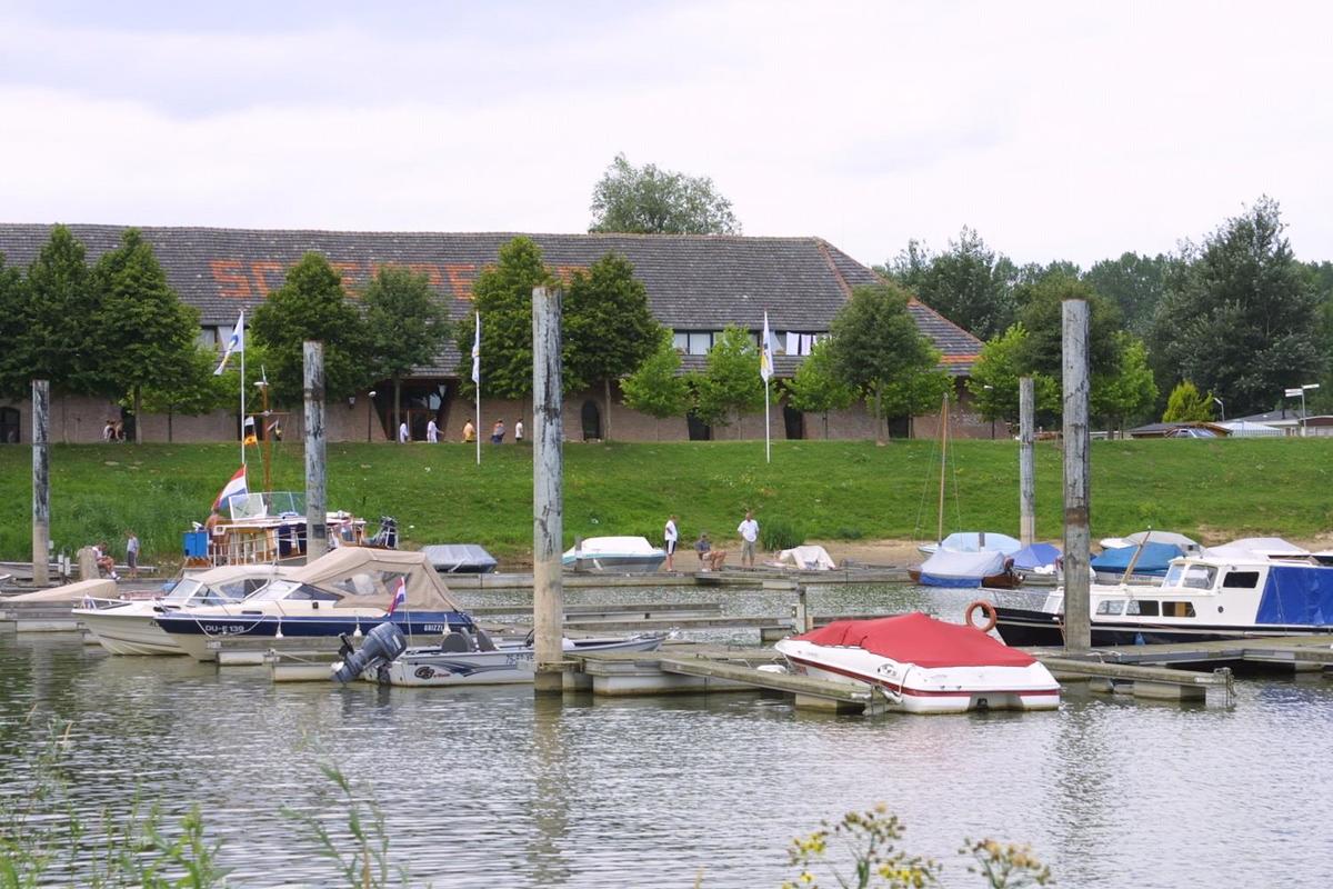 Recreatiepark en Jachthaven De Scherpenhof - Photo 6