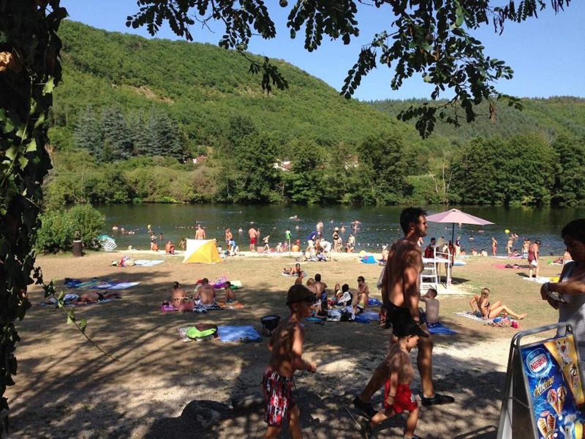Camping De LA PLAGE à St Cirq Lapopie, Occitanie, France Campsited