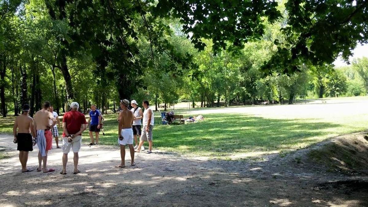 Aire Naturelle De Camping La Ferme Aux Cerisiers